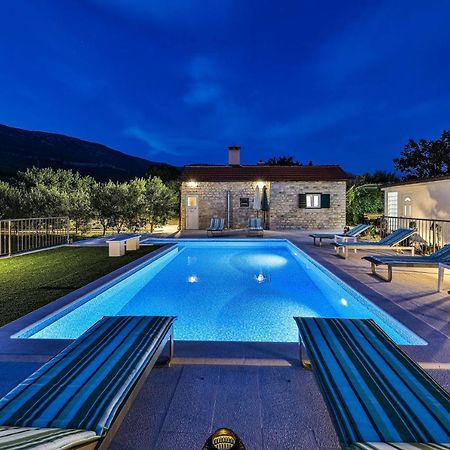 Home Away From Home With Outdoor Pool, Botanical Garden And A Beautiful Sea View Kaštela Kültér fotó