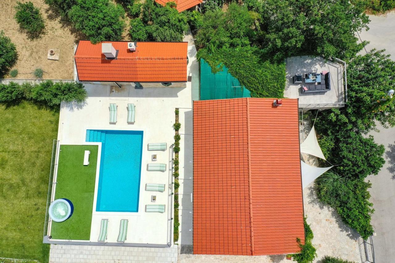 Home Away From Home With Outdoor Pool, Botanical Garden And A Beautiful Sea View Kaštela Kültér fotó