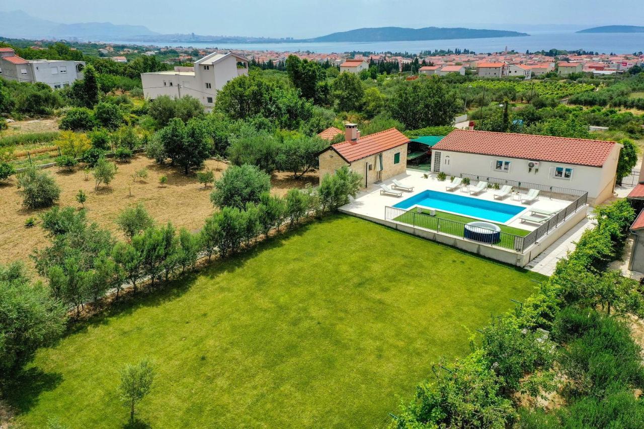 Home Away From Home With Outdoor Pool, Botanical Garden And A Beautiful Sea View Kaštela Kültér fotó