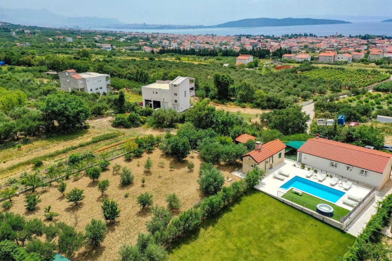 Home Away From Home With Outdoor Pool, Botanical Garden And A Beautiful Sea View Kaštela Kültér fotó