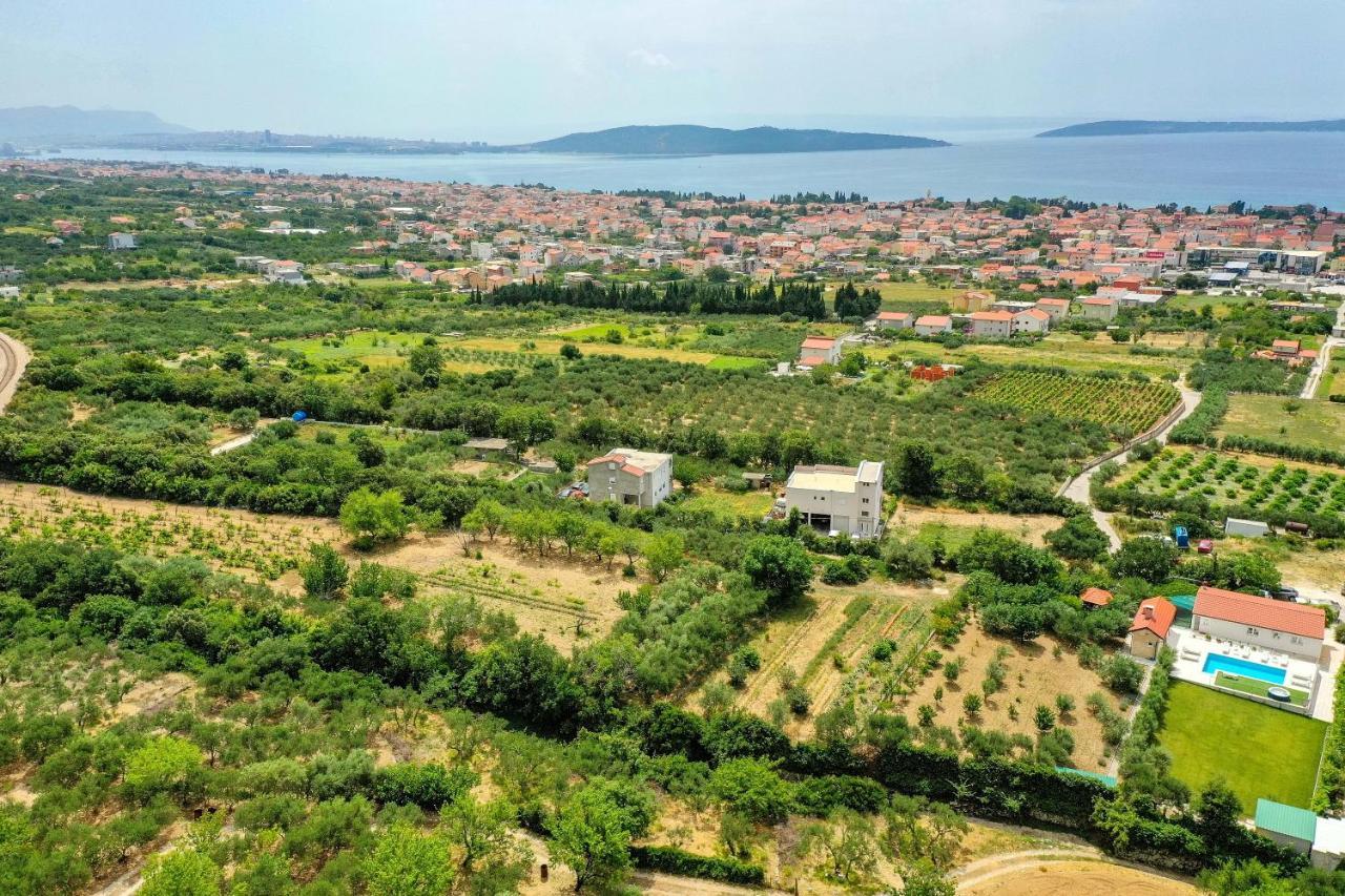 Home Away From Home With Outdoor Pool, Botanical Garden And A Beautiful Sea View Kaštela Kültér fotó