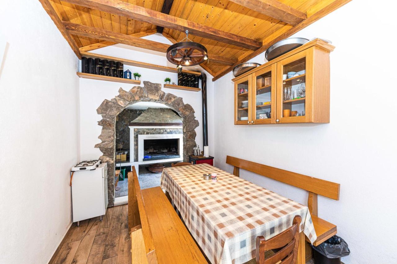 Home Away From Home With Outdoor Pool, Botanical Garden And A Beautiful Sea View Kaštela Kültér fotó
