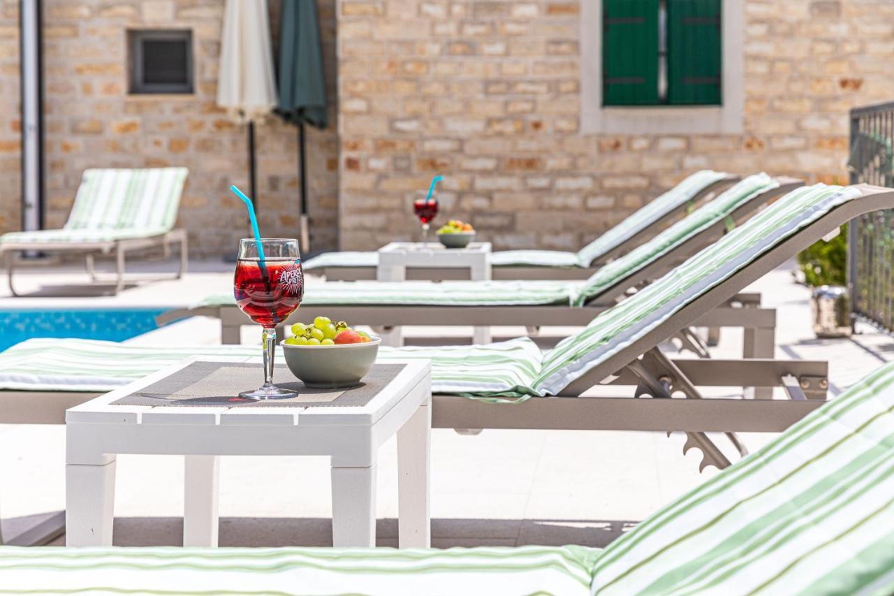 Home Away From Home With Outdoor Pool, Botanical Garden And A Beautiful Sea View Kaštela Kültér fotó