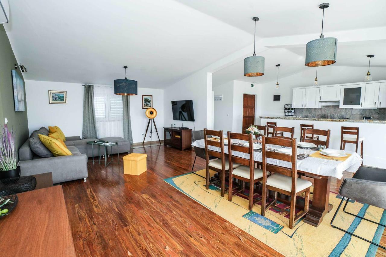 Home Away From Home With Outdoor Pool, Botanical Garden And A Beautiful Sea View Kaštela Kültér fotó
