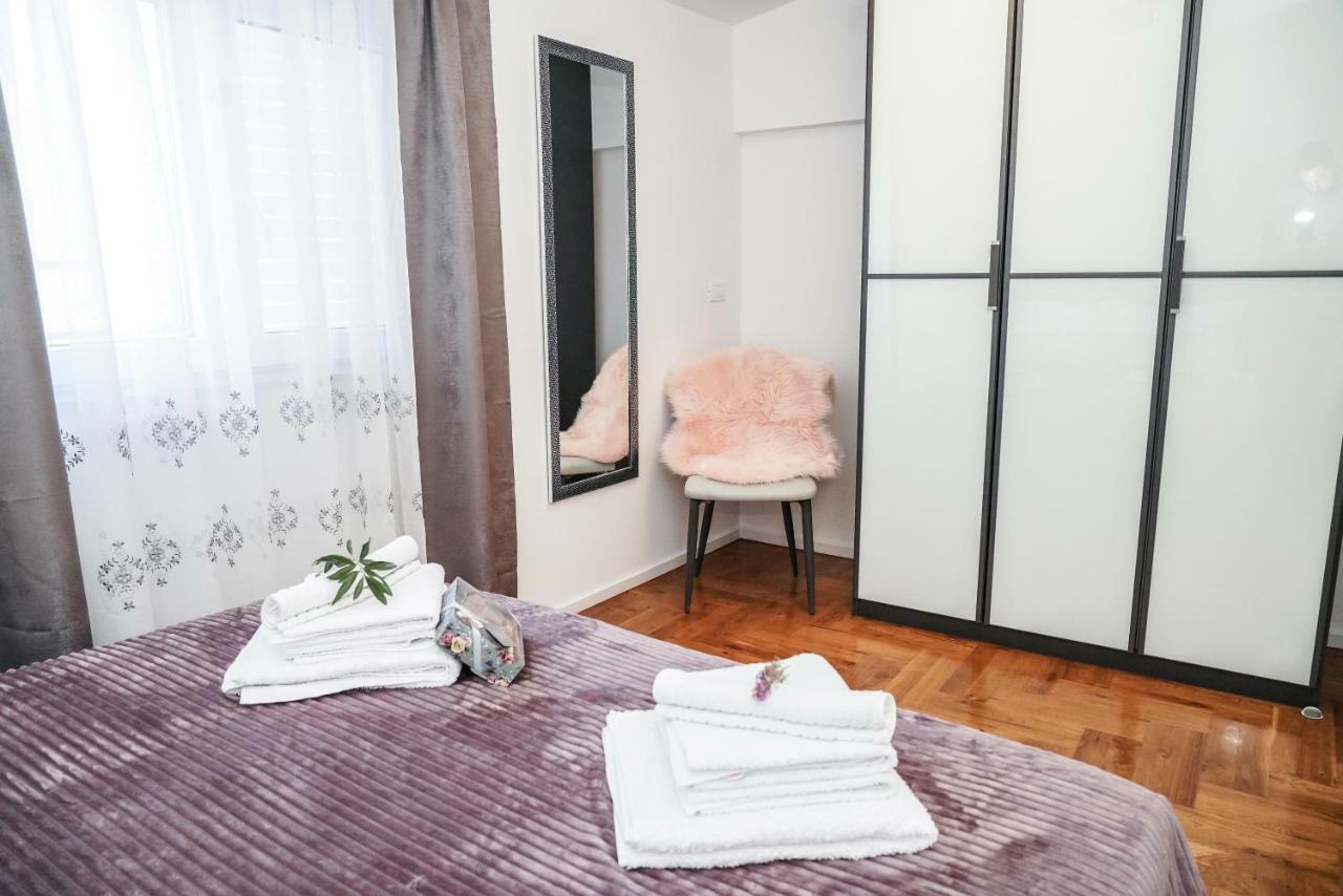 Home Away From Home With Outdoor Pool, Botanical Garden And A Beautiful Sea View Kaštela Kültér fotó