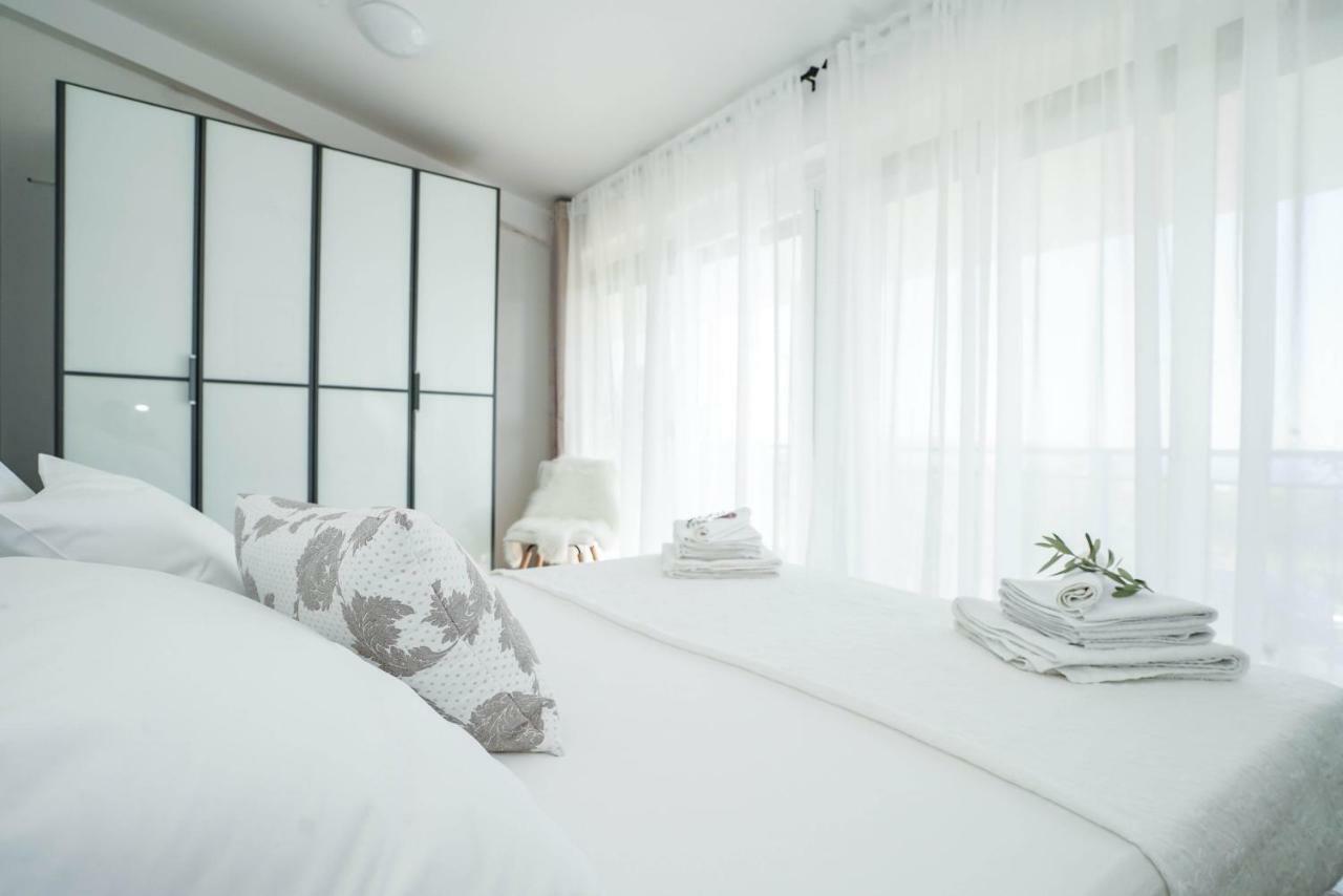 Home Away From Home With Outdoor Pool, Botanical Garden And A Beautiful Sea View Kaštela Kültér fotó
