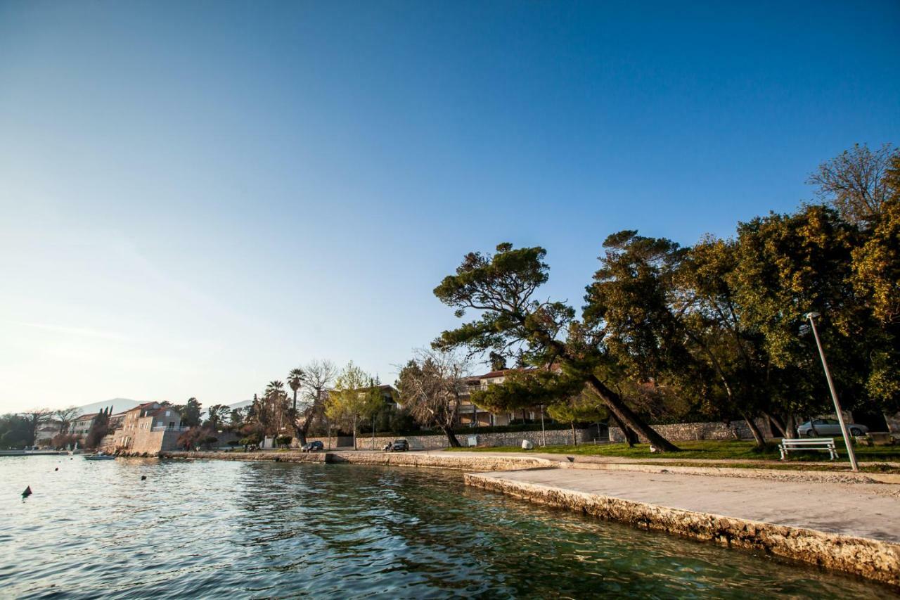 Home Away From Home With Outdoor Pool, Botanical Garden And A Beautiful Sea View Kaštela Kültér fotó